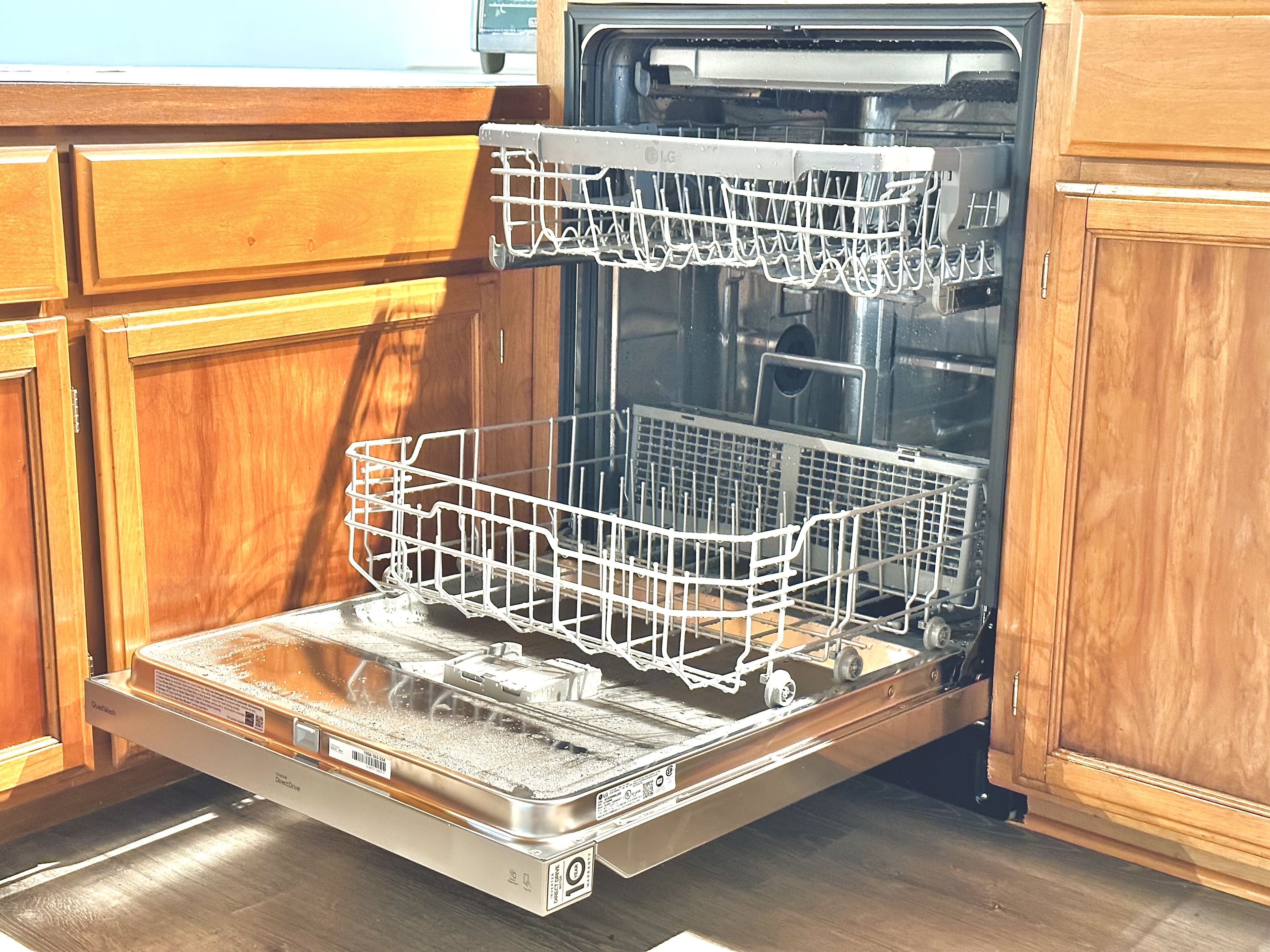 Ultra quiet dishwasher