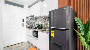 Fridge, microwave, stovetop, electric kettle