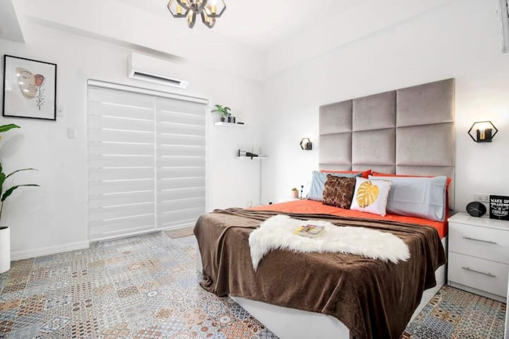 1 habitación, tabla de planchar con plancha, wifi gratis y ropa de cama 