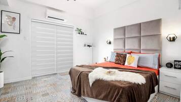1 habitación, tabla de planchar con plancha, wifi gratis y ropa de cama