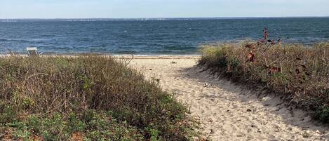 Beach nearby, sun loungers, beach towels