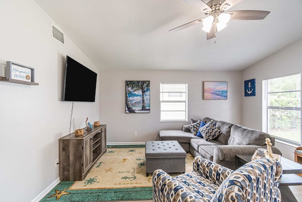 Basic House, Multiple Beds | Living room