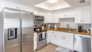 Basic House, Multiple Beds | Private kitchen - Comfy House in Tampa Pool BBQ Hammocks Gazebo Parking (Tampa)