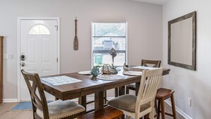Basic House, Multiple Beds | Private kitchen - Comfy House in Tampa Pool BBQ Hammocks Gazebo Parking (Tampa)