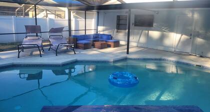 Comfy House in Tampa Pool BBQ Hammocks Gazebo Parking