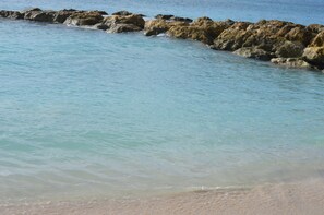 In Strandnähe, Liegestühle, Strandtücher