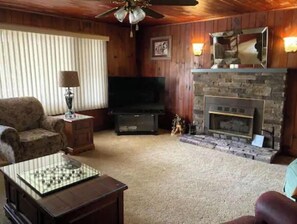 Smart TV, reproductor de DVD y libros 