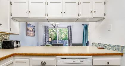 Charming dog-friendly home with a yard, grill, washer/dryer & cable