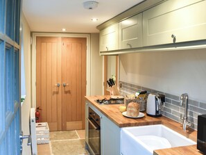 Dishwasher, highchair - 1 bedroom accommodation in Spofforth, near Harrogate (Spofforth, near Harrogate)