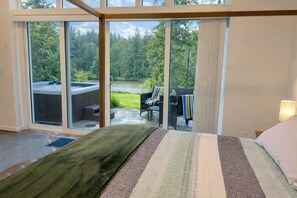 3 bedrooms, iron/ironing board, travel crib, free WiFi