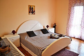 3 chambres, fer et planche à repasser, accès au Wi-Fi (inclus)