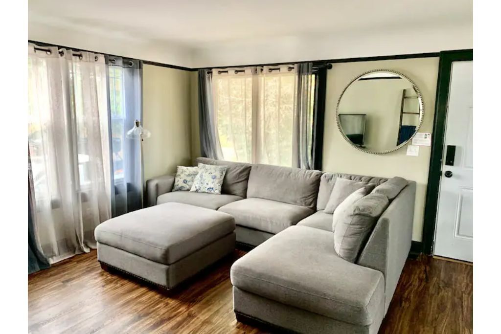 Spacious Tacoma Gem-for 6, self check-in, parking