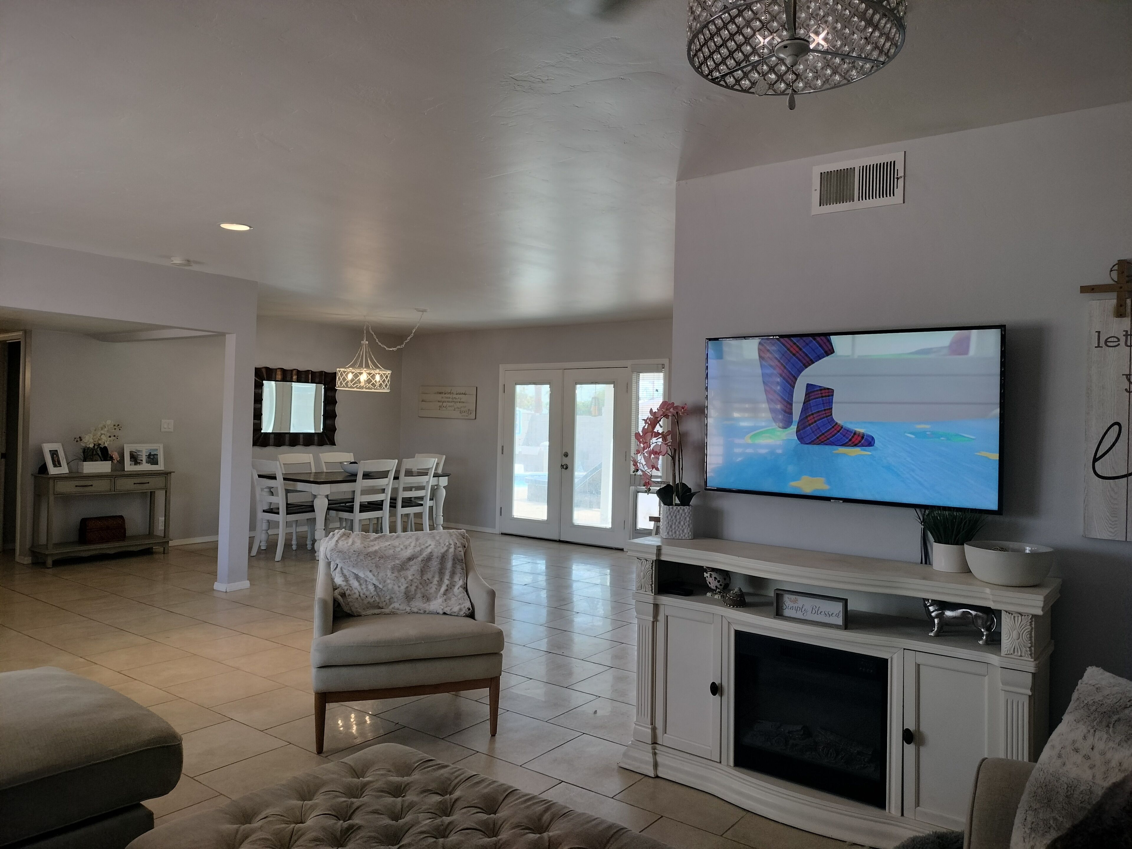 Smart-tv, tv-spel, dvd-spelare och böcker