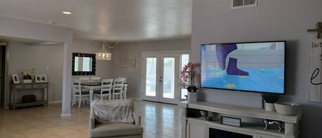 スマートテレビ、テレビゲーム、DVD プレーヤー、書庫