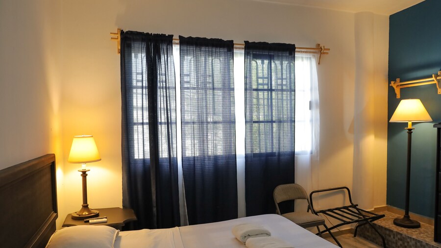 ANTIQUE Guest House Fundidora