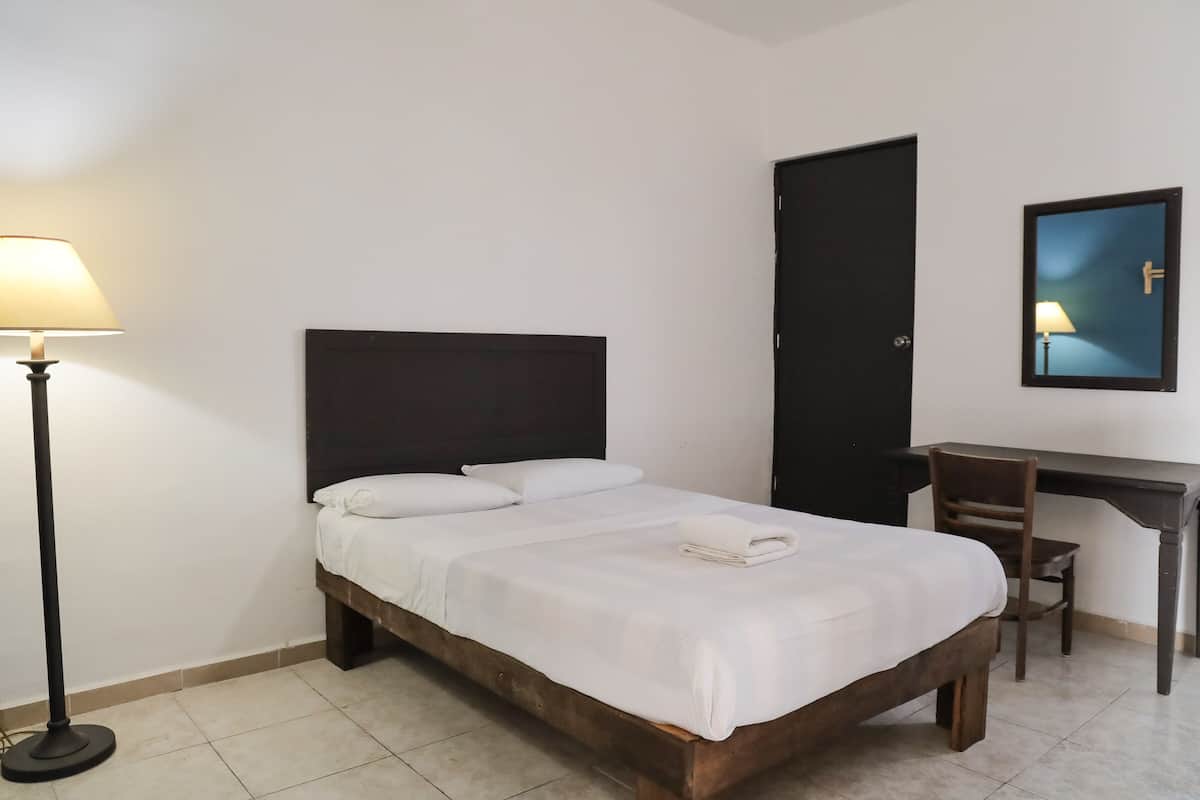 Room 5 | Premium bedding, free WiFi
