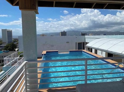 Gated Luxury New Kingston 1 Bdrm Condo Pool & Gym