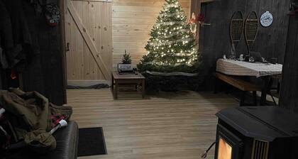 Charming Camp on quiet Richardson Pond