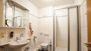 Bathroom - Hotel Altstadt am Effelder-See (Wassenberg)