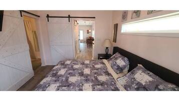 1 bedroom, free WiFi, bed sheets