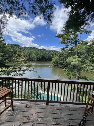 Waterfront home with 3 bedrooms and free parking