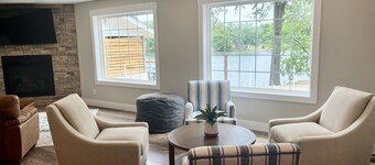 The Lake House - Quiet Lakefront Living!