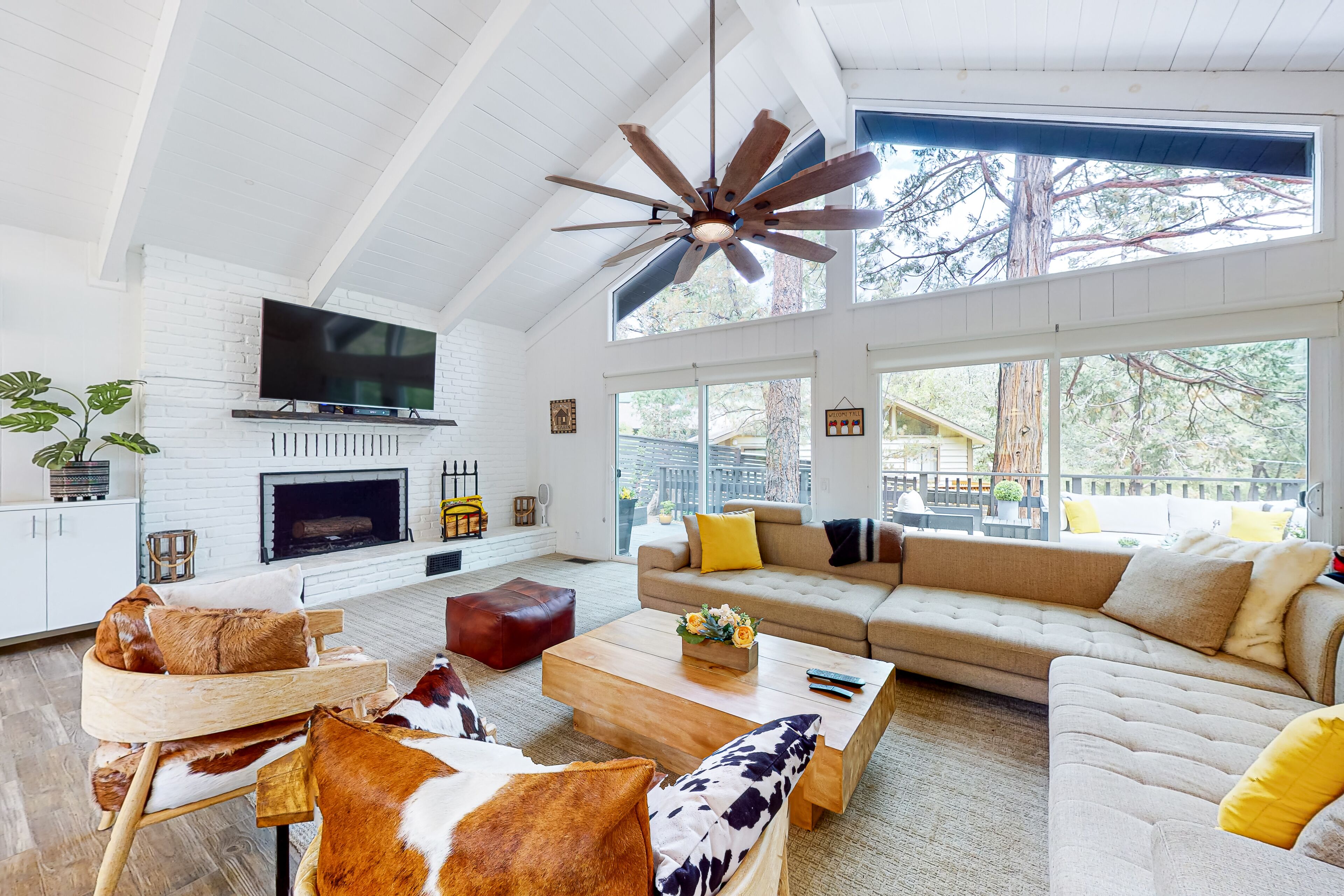 Home on private lot with hot tub, firepit, W/D, fireplace, & central AC