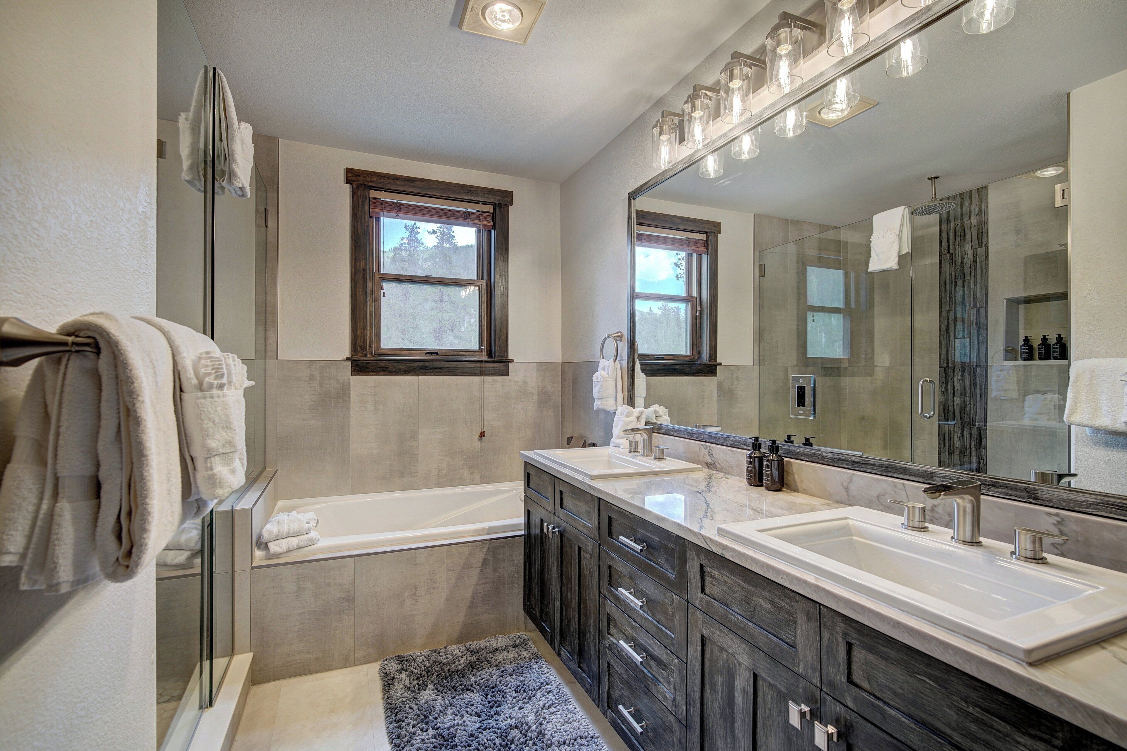 Townhome, 4 Bedrooms | Bathroom | Combined shower/tub, free toiletries, hair dryer, towels