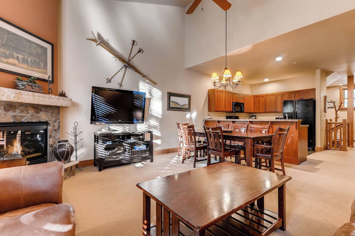 Townhome, 3 Bedrooms | Living area | 32-inch flat-screen TV with cable channels, TV