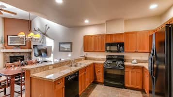 Townhome, 3 Bedrooms | Private kitchen | Full-size fridge, microwave, oven, stovetop