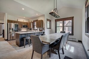 Townhome, 4 Bedrooms | In-room dining