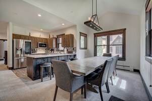 Townhome, 4 Bedrooms | In-room dining