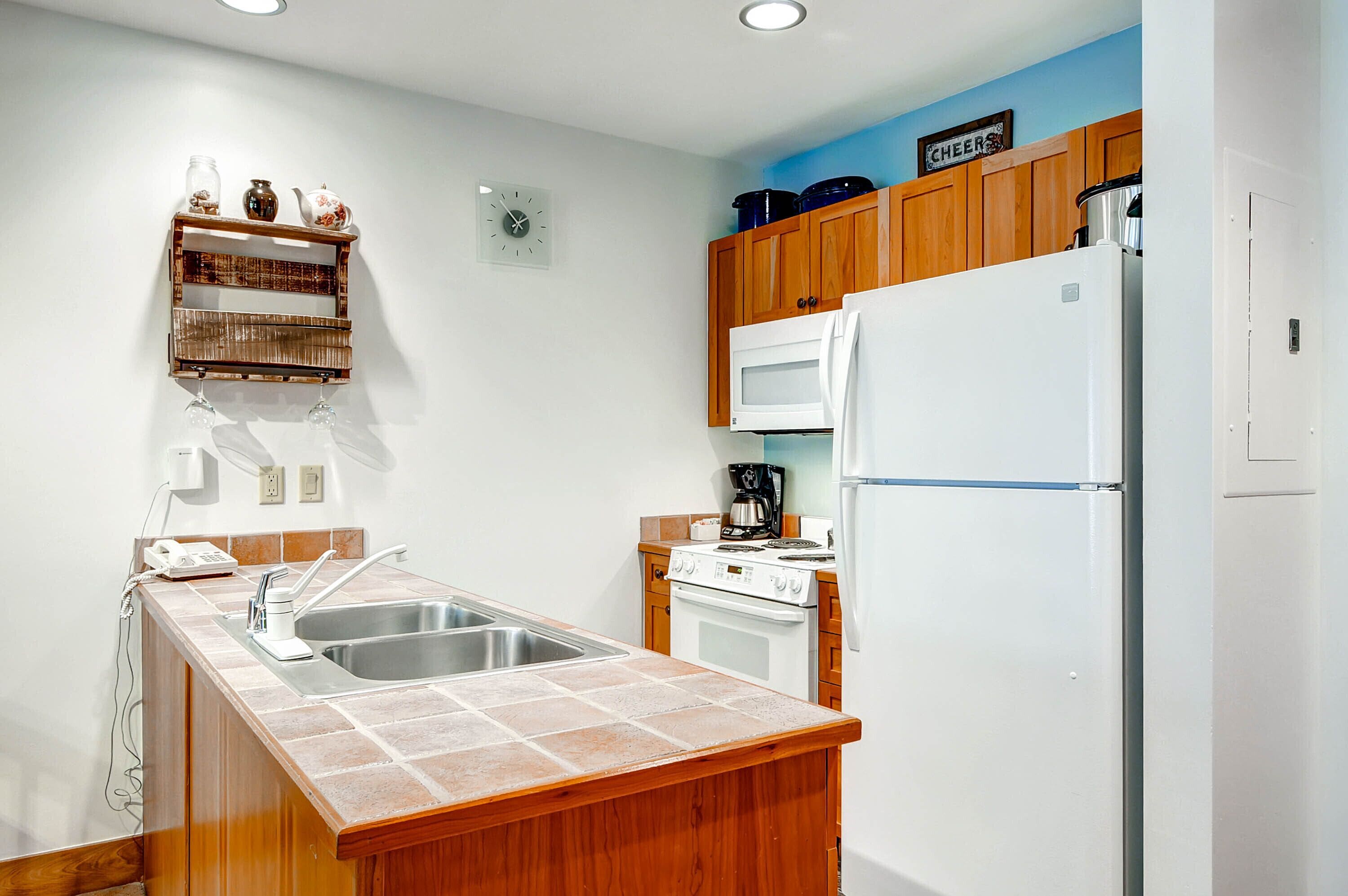 Condo, 1 Bedroom | Private kitchen | Full-size fridge, microwave, oven, stovetop