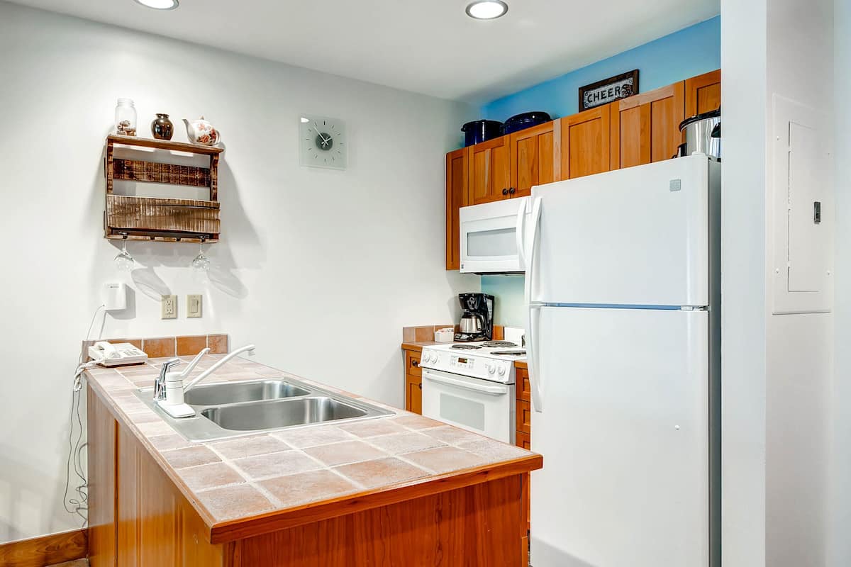 Condo, 1 Bedroom | Private kitchen | Full-sized fridge, microwave, oven, stovetop