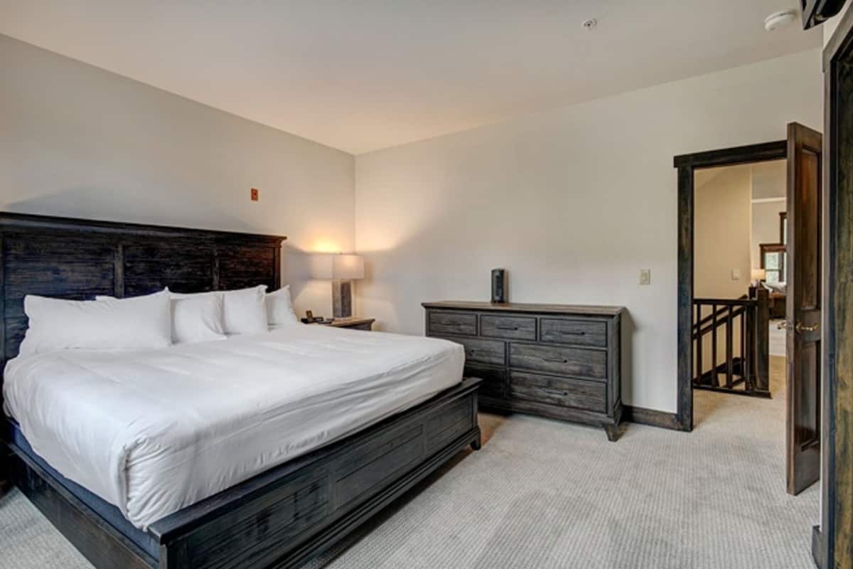 Townhome, 4 Bedrooms | In-room safe, individually decorated, individually furnished