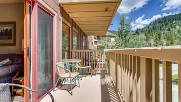 Condo, 2 quartos | Terraço/pátio