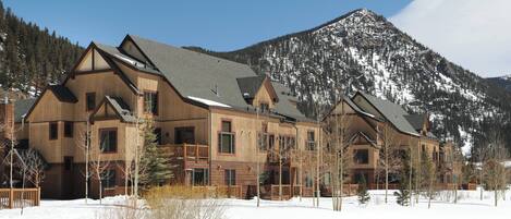 المنشأة من الخارج