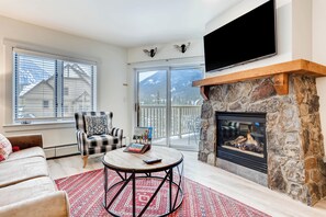 32-inch flat-screen TV with cable channels, TV - Red Hawk, A Vail Resorts Property (Keystone)
