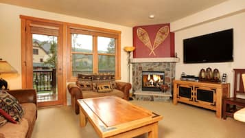 Townhome, 2 Bedrooms | Living area | 32-inch flat-screen TV with cable channels, TV