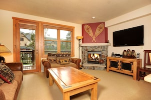 Townhome, 2 Bedrooms | Living area | 32-inch flat-screen TV with cable channels, TV