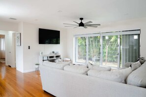 Basic House, Multiple Beds | Living room | TV, fireplace, stereo - Cozy House With Patio, Fireplace, Parking - Hollywood, Florida (Hollywood)