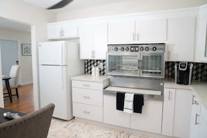 Basic-Haus, Mehrere Betten | Eigene Küche | Kühlschrank, Mikrowelle, Herdplatte, Geschirrspüler
