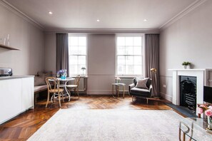 Interior - The Cleveland Arms IV (London)