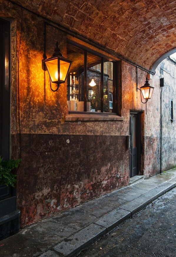 Basic Apartment, 1 King Bed | Interior