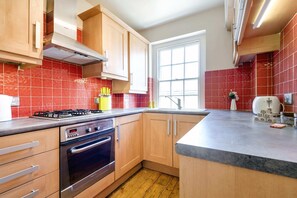 Basic Apartment, 1 Double Bed | Private kitchen