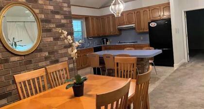 4 bedrooms 2 bathroom with 10 guests city center double kitchen