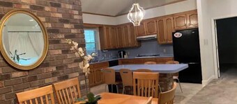 4 bedrooms 2 bathroom with 10 guests city center double kitchen