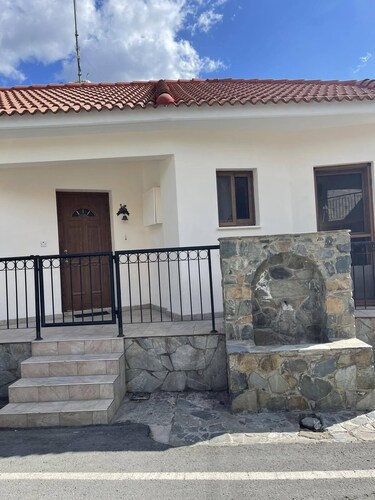 3 Level very comfortable House with a nice mountain view.