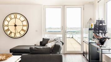 Basic Apartment, Multiple Beds | Living room | TV