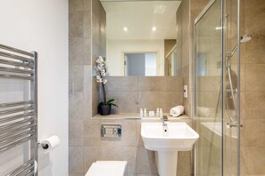 Bathroom - Stunning Brentford Penthouse (Brentford)